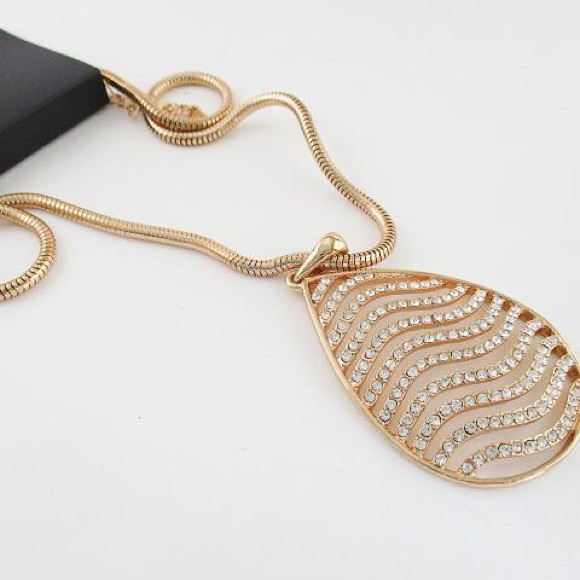 Gold Tiger Stripe Pendant Necklace 12$